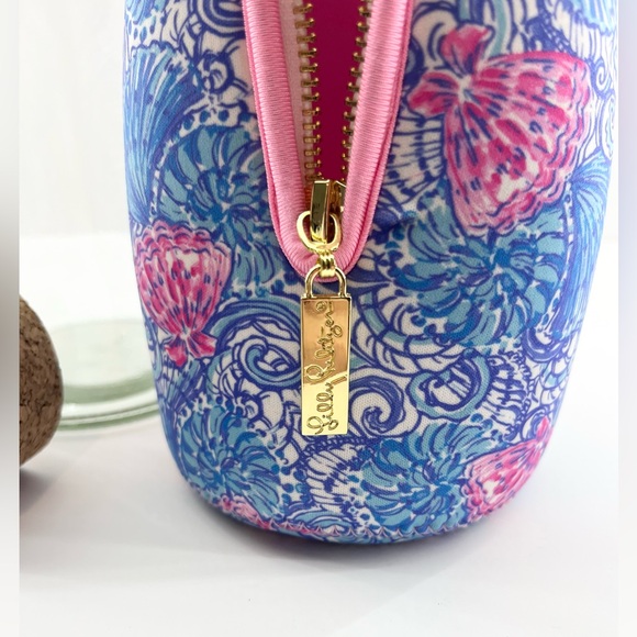 Lilly Pulitzer Glass Beverage Carafe 36oz Insulated Blue Haven Raising Shell - Picture 6 of 7